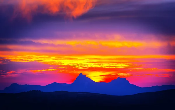 Belles montagnes coucher de soleil — Photo