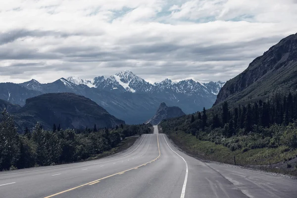 Dalton highway op alaska — Stockfoto