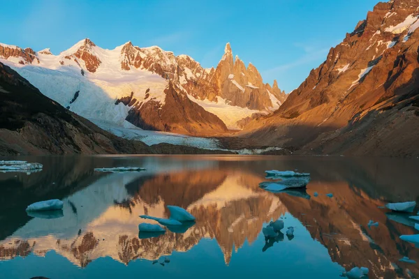 Cerro Torre bergen in Argentinië — Stockfoto