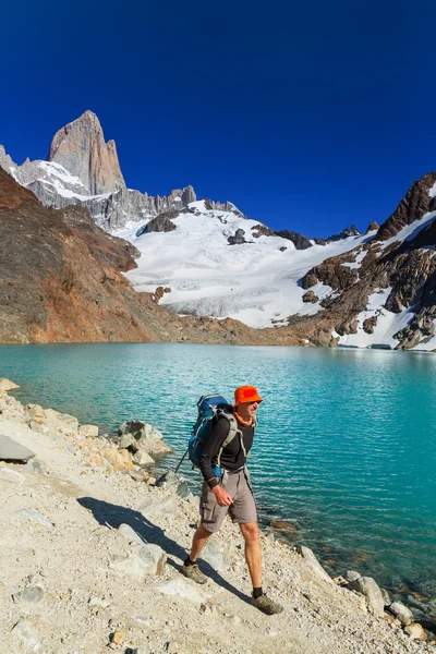 Muž turista v Patagonii — Stock fotografie