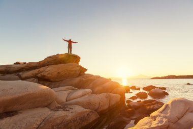 Adam Yunanistan kıyılarında