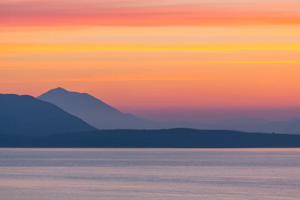 Solnedgång på Grekland kusten — Stockfoto