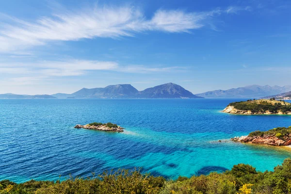 ギリシャの美しい岩の多い海岸線 — ストック写真