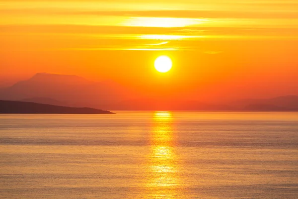 Belle Grèce coucher de soleil sur la mer — Photo