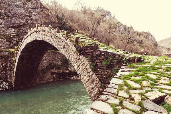Alte Brücke in Griechenland — Stockfoto