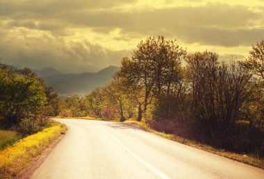 Prairie bulutlu havalarda yol