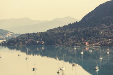 Yunanistan sahilinde yatlar