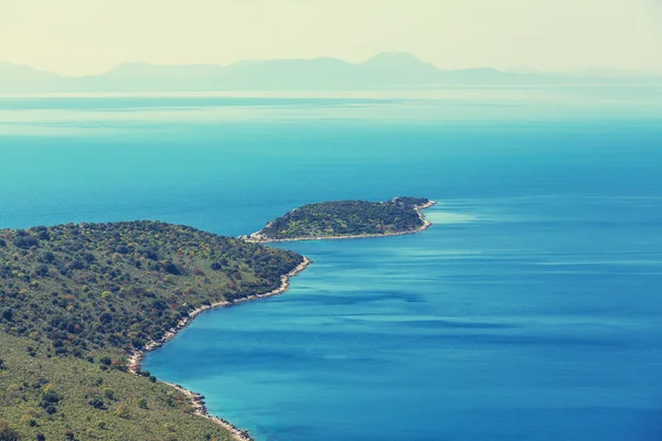 Bela costa rochosa na Grécia — Fotografia de Stock