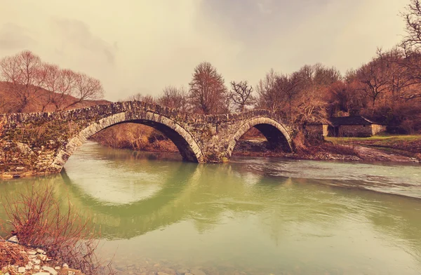 Steinbrücke in Griechenland — Stockfoto