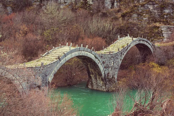 Ponte de pedra em Grecia — Fotografia de Stock