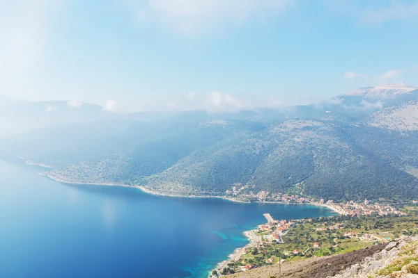 Hermosa costa rocosa en Grecia — Foto de Stock