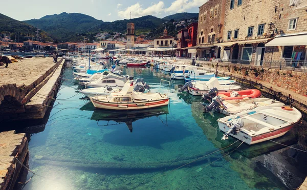 Boten bij jachthaven van Hydra, Griekenland — Stockfoto