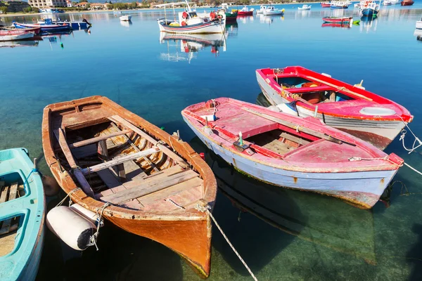 Rybářské lodě v Řecku — Stock fotografie