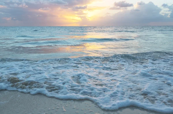 Hermosa puesta de sol mar — Foto de Stock