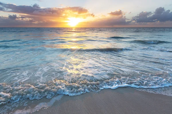 Ласкаве море захід сонця — стокове фото