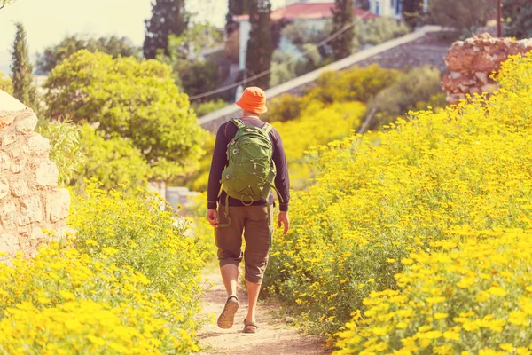 Adam açık havada hiking — Stok fotoğraf