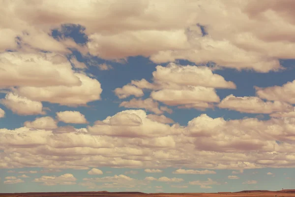 Nuvole bianche nel cielo — Foto Stock