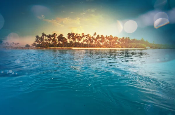 Serenidade praia tropical — Fotografia de Stock