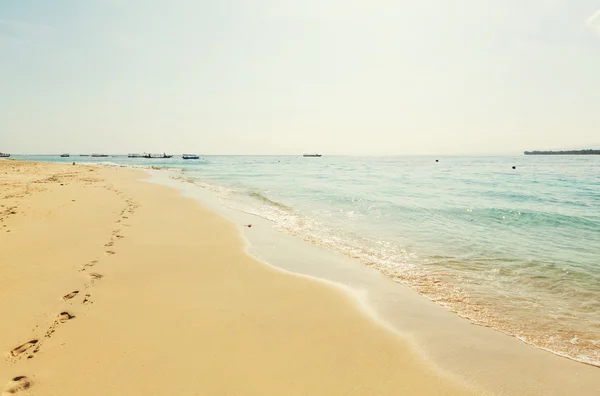 Schöner Strand am Meer — Stockfoto