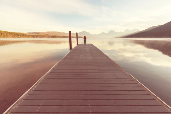 Mannen på Glacier National Park — Stockfoto