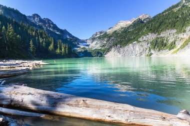 Dağlar Gölü yaz aylarında