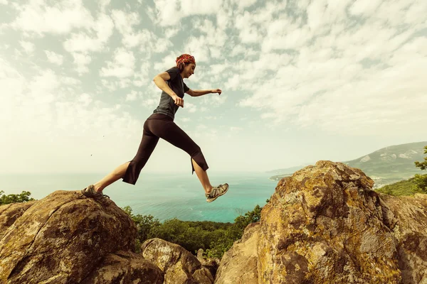 Happy girl jumping — Stock Photo, Image