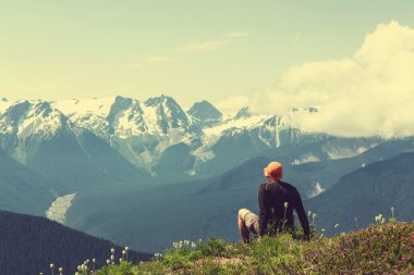 Dağlarda dinlenme backpacker