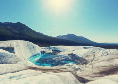 Kennecott buzul gölü etrafında bizimkiler yaşar