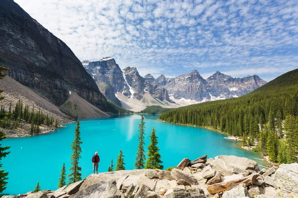 Beautiful Moraine lake — Stock Photo, Image