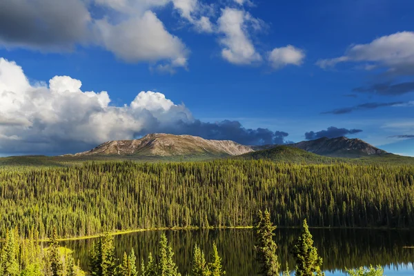 Lago tempestade no Canadá — Fotografia de Stock