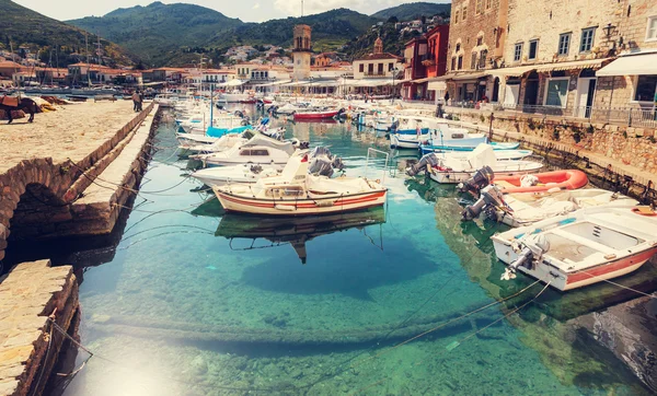 Barche nell 'isola di Hydra — Foto Stock