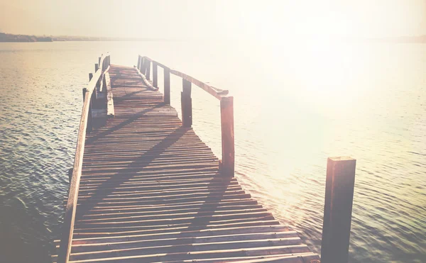 Boardwalk on beach with sunlight — Stock Photo, Image