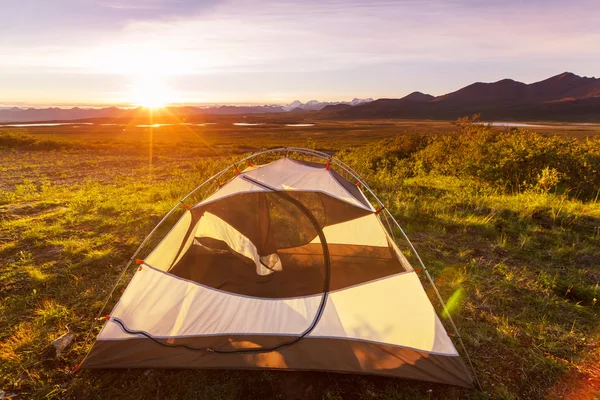 Tent in mountains — Stock Photo, Image