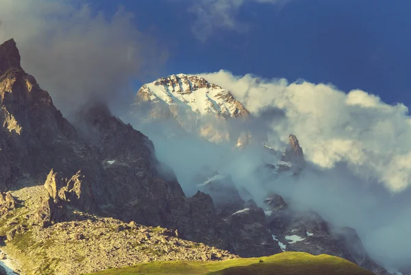 Picturesque Ushba peak — Stock Photo, Image