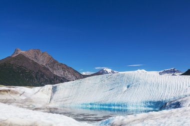 Kennecott buzul gölü etrafında bizimkiler yaşar