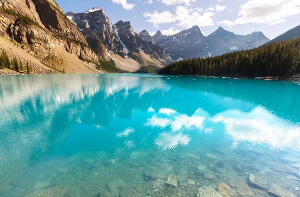 Lindo lago Moraine — Fotografia de Stock