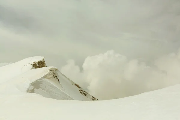 Olympus mountains in april — Stock Photo, Image