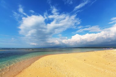 gili olarak tropikal plaj