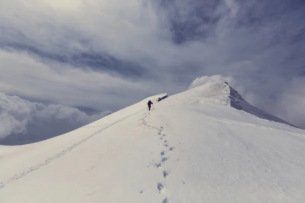 Ascent to Olympus in april — Stock Photo, Image