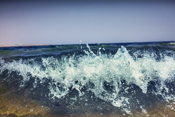 ビーチできれいな波 — ストック写真