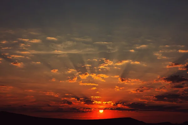 Tramonto paesaggio drammatico — Foto Stock