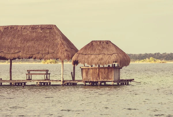 Beach hut on lake — Stock Photo, Image