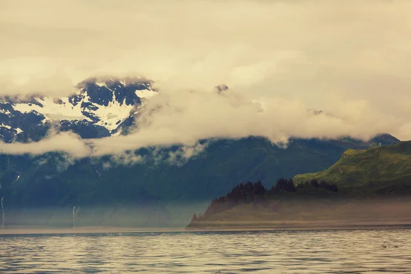 Niebla Montaña en Alaska — Foto de Stock