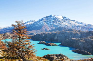 Dağlarda renkli sonbahar mevsimi