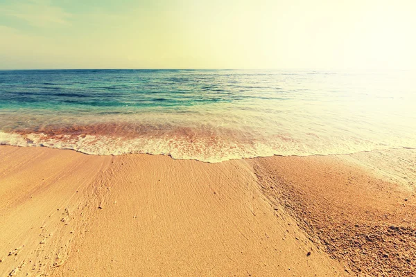 Schöner Strand am Meer — Stockfoto