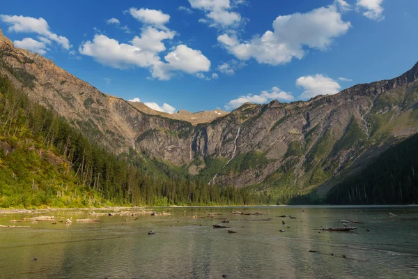 Lago delle Valanghe nel Parco Nazionale del Ghiacciaio — Foto Stock