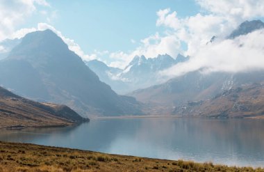 Cordillera Blanca 'da güzel dağlar, Peru, Güney Amerika