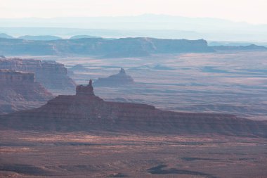 Amerikan peyzajları- çayır ve kayalıklar, Utah, ABD.