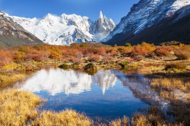 Patagonya dağlarında sonbahar sezonu, Güney Amerika, Arjantin