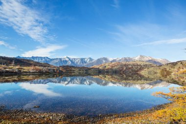 Patagonya dağlarındaki güzel göl. Arjantin, Güney Amerika 'da olağanüstü doğal manzaralar